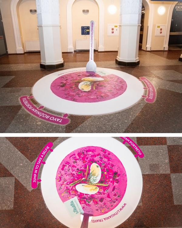 캠페인의 일환으로 빌뉴스 국제공항에 설치된 핑크 수프 스티커