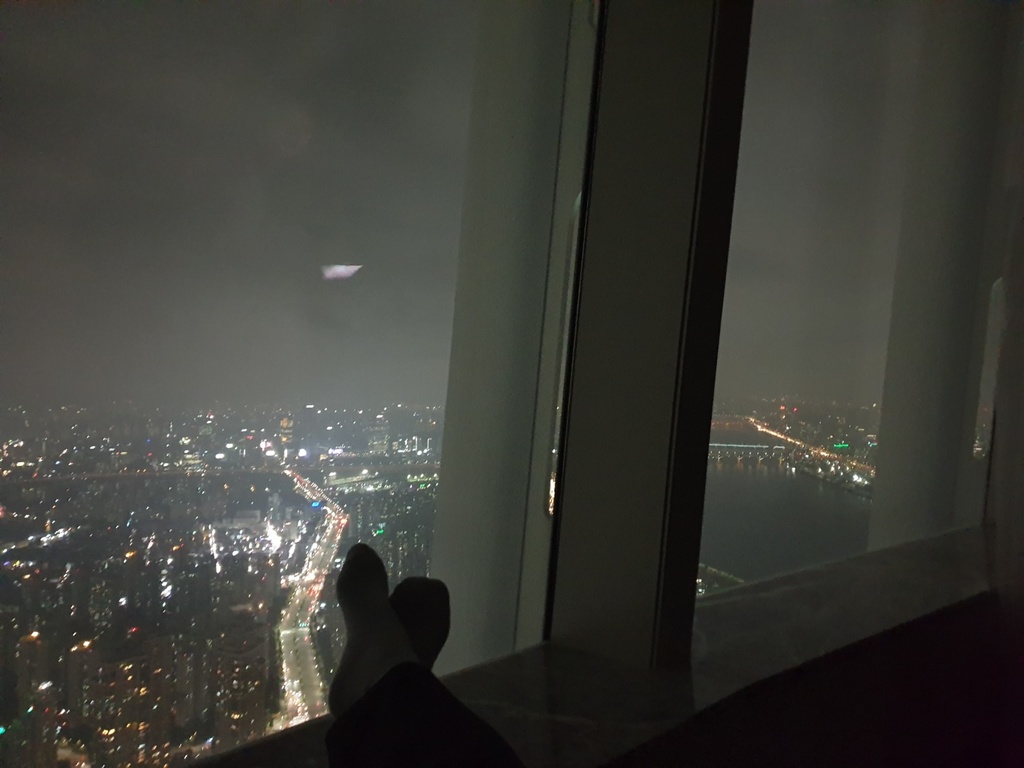 시그니엘 호텔 야경 굿이네요~ - 자유게시판 - 커뮤니티 - 아이보스